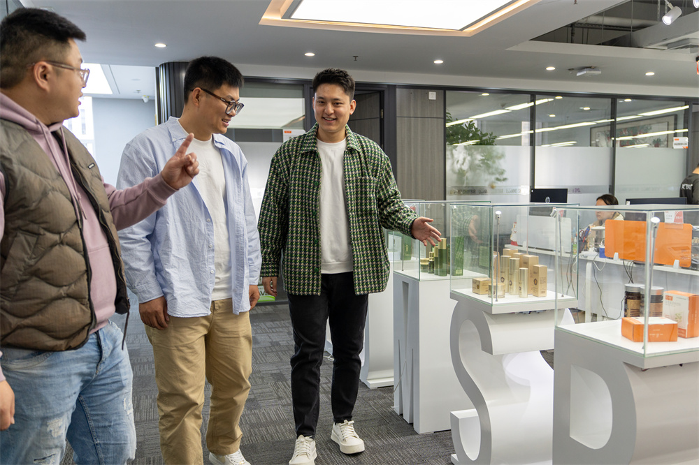 江苏宿迁丽减美瘦吧市场莅临深圳总部参观，近距离见证品牌不凡实力